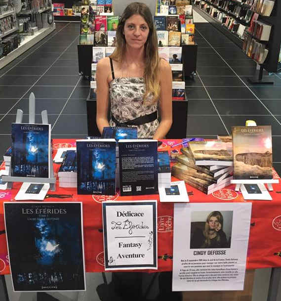 Cindy Defosse en dédicace de ses livres Les éférides Tome 1 et 2